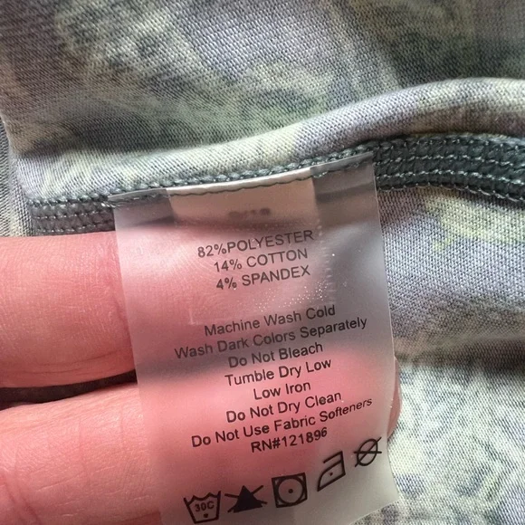 Title Nine tank top, never worn, size XL, green/ yellow pattern - Picture 5 of 6